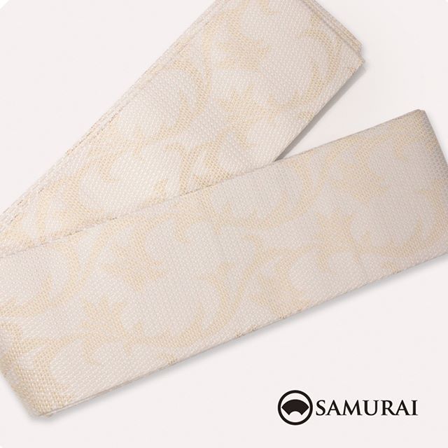 .白地にイエローのニュアンスが柔らかな西陣織の角帯です。角帯「西陣帯 白地唐花」各¥75,000（税別）#samurai #角帯 #西陣織 #男着物 #kimono #obi #きもの #着物 #浴衣 #銀座