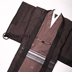 兜 KABUTO 紬セット｜画期的な高品質と低価格で男きものの世界にインパクトを与えた「刀-KATANA」に続く、紬のセット商品です。絹の温もりと上品さを兼ね備えた男の洒落着。カジュアルシーンからちょっとしたパーティーまで活躍する、上質な紬です。｜セット内容：きもの+羽織+帯+長襦袢+仕立て代｜男きもの専門店 銀座SAMURAI｜男の着物｜